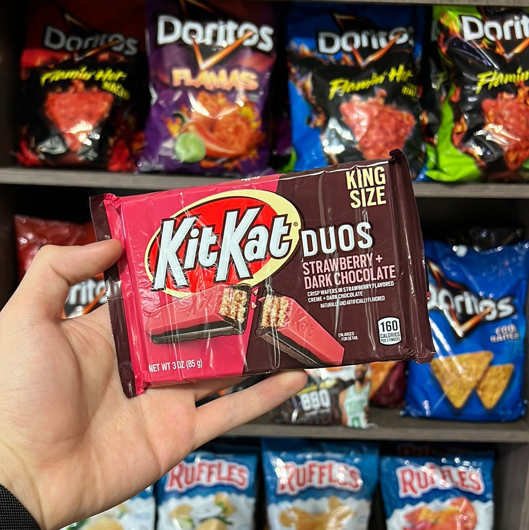 Kit Kat Duos Strawberry Flavored Creme and Dark Chocolate King Size Wafer Candy, 3 oz, Bar - LOOP MX