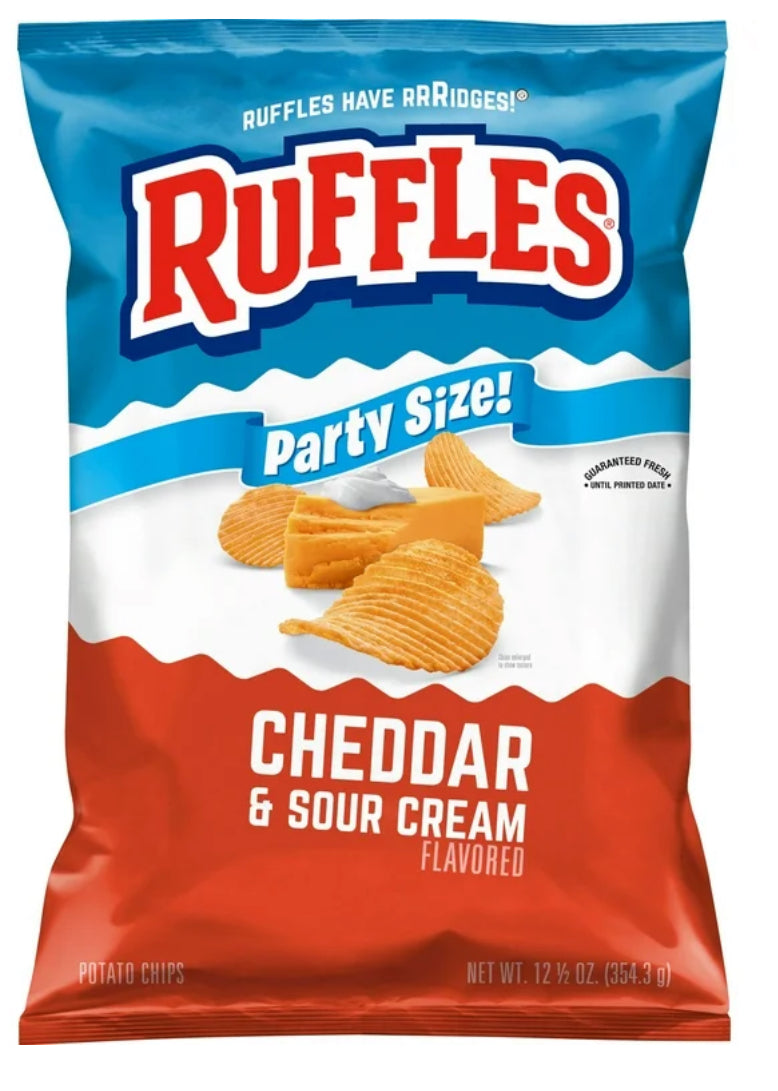 Ruffles Papas Fritas Cheddar y Crema Agria, Tamaño para Fiestas, Bolsa de 12,5 oz