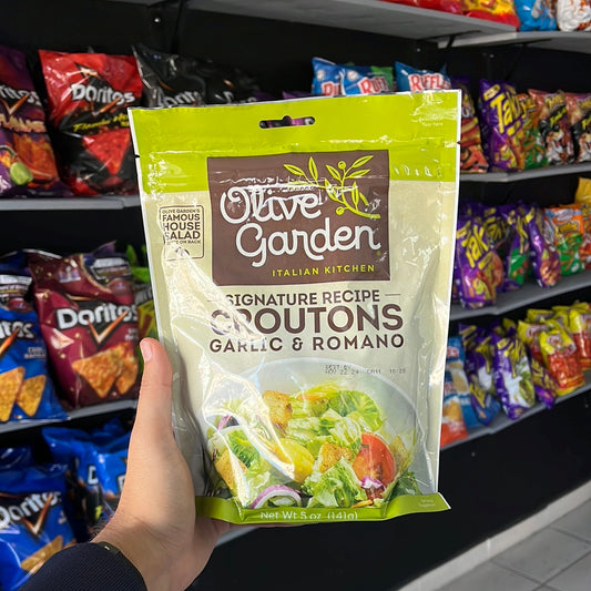 Olive Garden Garlic Romano Regular Seasoned Croutons, 5 oz Resealable Bag