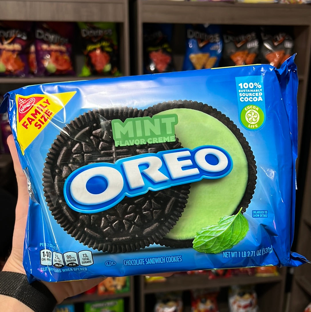 OREO Mint Creme Chocolate Sandwich Cookies, Family Size, 18.71 oz - LOOP MX