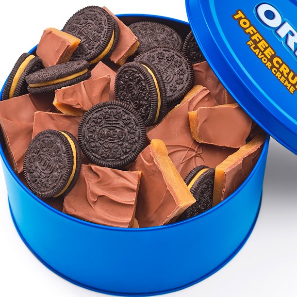 OREO Toffee Crunch Creme with Sugar Crystals Chocolate Sandwich Cookies, Family Size, 17 oz - LOOP MX